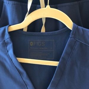FIGS Denim Blue Scrub Top Size Small